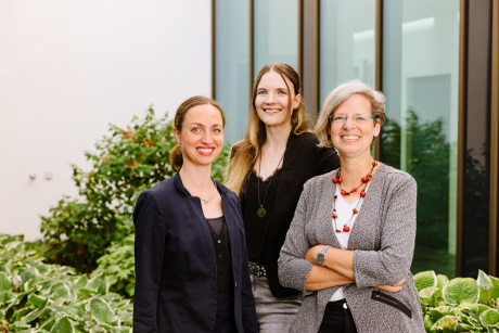 Das Team des Stabsbereich Klimaschutz und Klimawandelanpassung (v.l.n.r. Cathleen Forst, Michelle Peschke, Astrid Geiger)